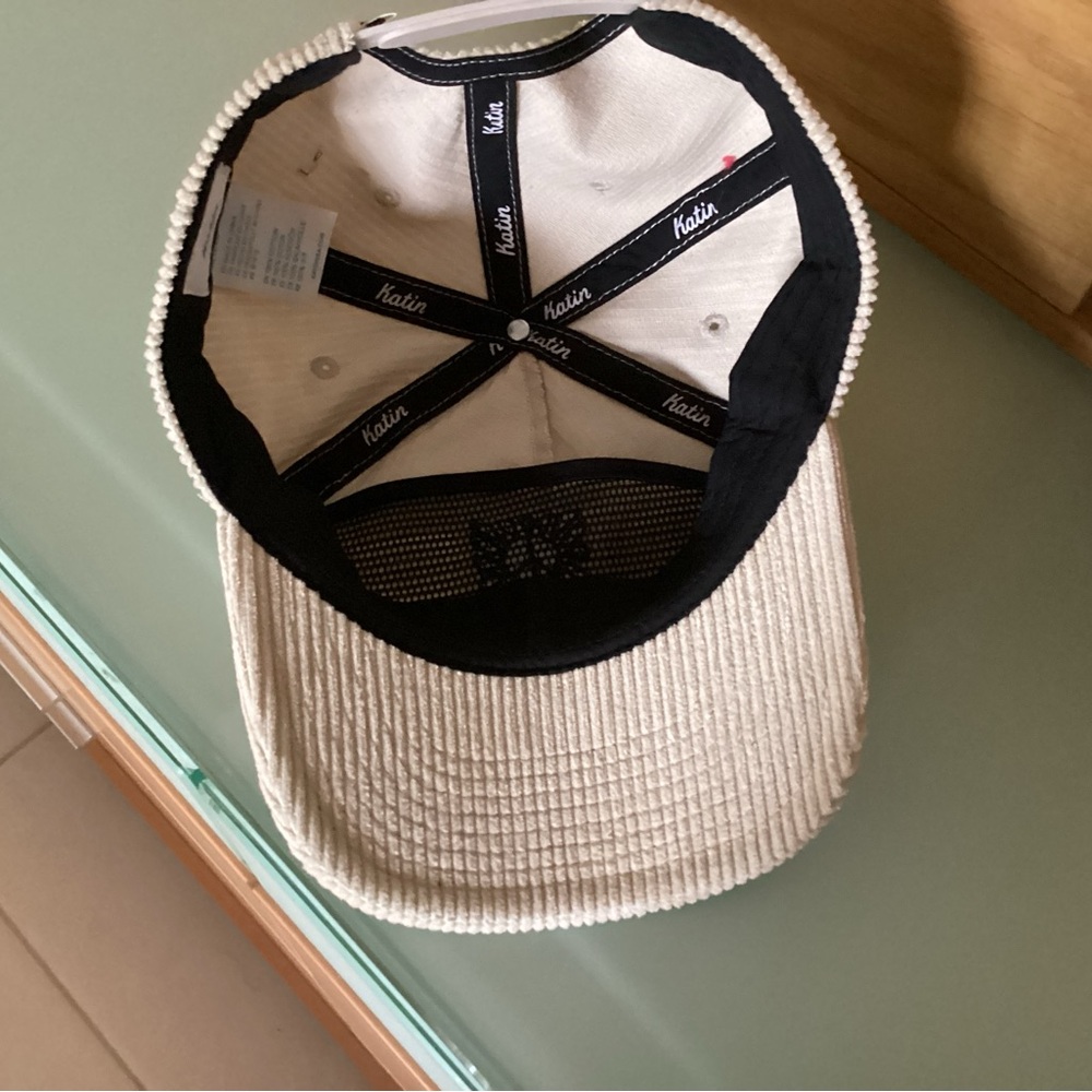 Cream corduroy baseball hat by Katin with embroidered peace sign. - Picture 4 of 5